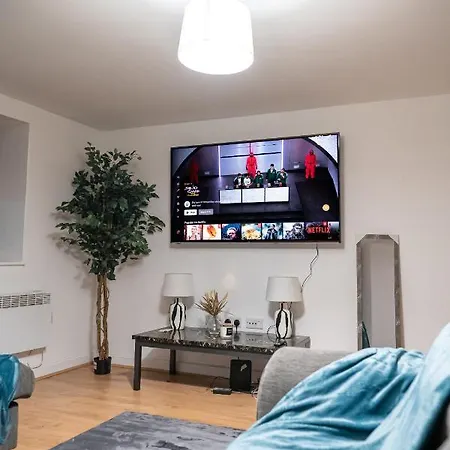 Cozy 2-Bedroom Ground-Floor Apt Near Kirkstall Shopping Centre Лидс Экстерьер фото